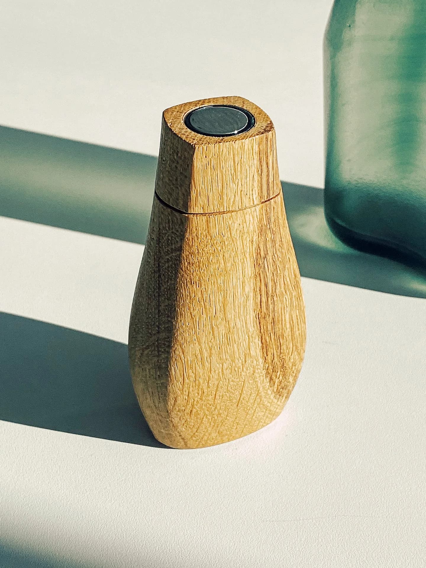 Emil Vorbrugg - AI fragrance design detail shot